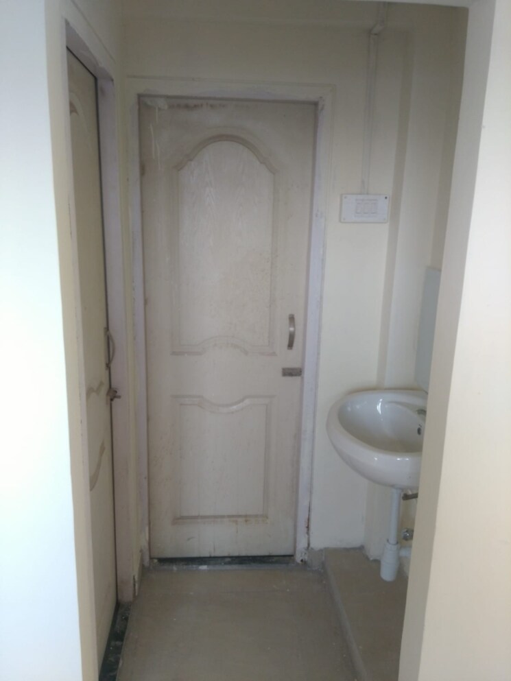 Bathroom, goregaon west 1 Bedroom 350 Sq.Ft. Apartment In Goregaon West Mumbai 8123401