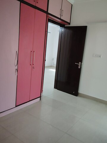 Room in 1 RK Apartment at Unitech Arcadia, South City 2 – for Rent