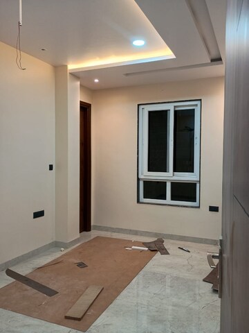 Room in 3 BHK Builder Floor at Gomti Nagar – for Rent