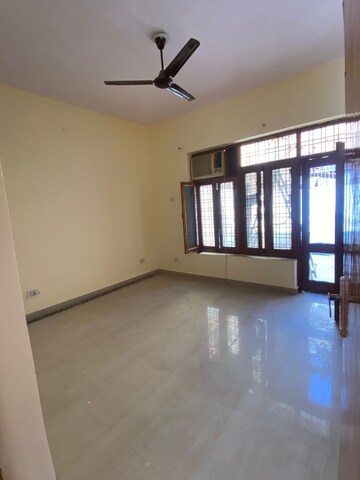 Room in 1 BHK Independent House at Ansal Plaza Sector-23, Sector 23 – for Rent