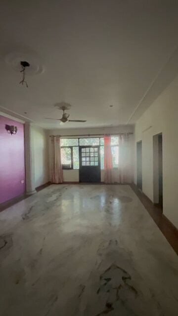 Room in 3 BHK Independent House at Sector 1 – for Rent
