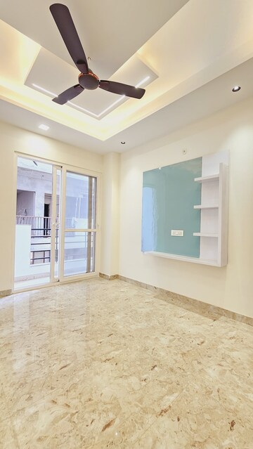 Room in 3 BHK Builder Floor at Hong Kong Bazaar, Sector 57 – for Sale