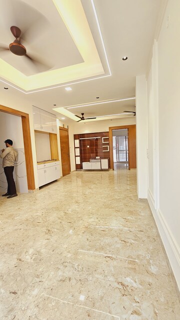 Room in 3 BHK Builder Floor at Hong Kong Bazaar, Sector 57 – for Sale
