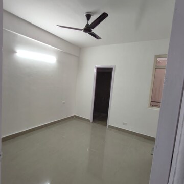 Room in 2 BHK Apartment at Suncity Avenue 76, Sector 76 – for Rent