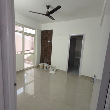 Room in 2 BHK Apartment at Suncity Avenue 76, Sector 76 – for Rent