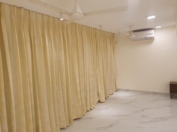 Room in 2 BHK Apartment at MM Spectra, Chembur – for Rent