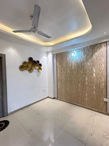 Furnished Amenities in 3 BHK Apartment at Windsor Paradise 2, Raj Nagar Extension – for Rent