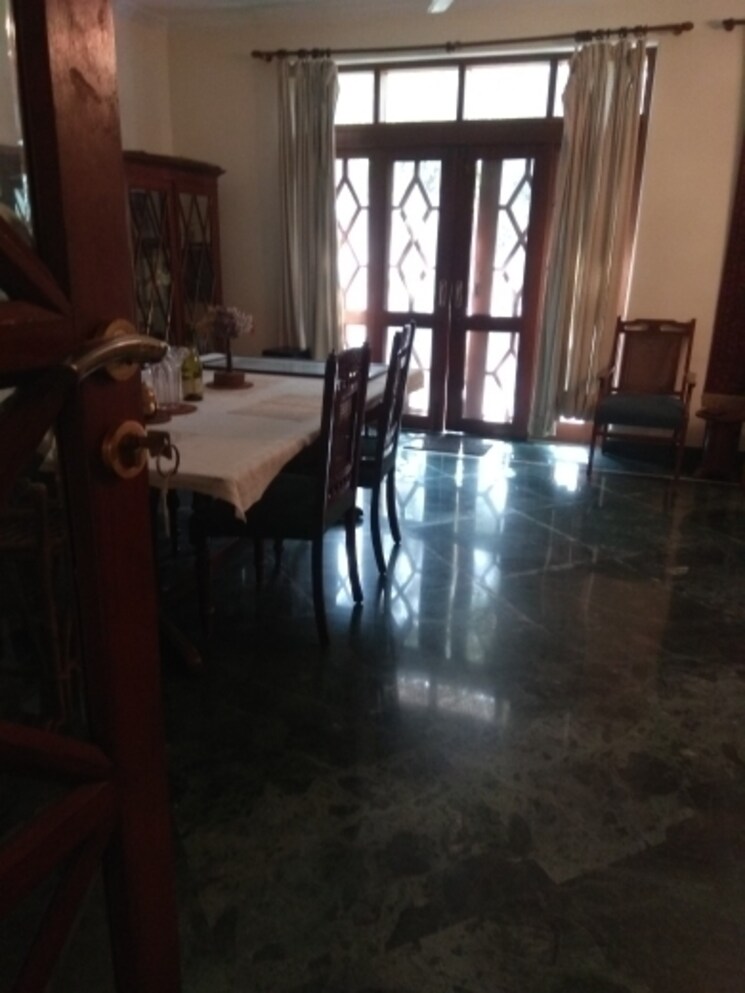 Gym, new friends colony 6 Bedroom 477 Sq.Yd. Independent House In New Friends Colony Delhi 8123610