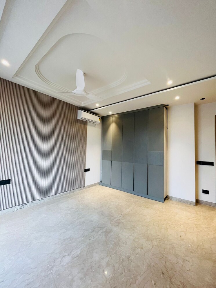 Room, sushant-tower 4 Bedroom 300 Sq.Yd. Builder Floor In Sector 56 Gurgaon 8123653