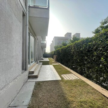 Balcony in 4 BHK Builder Floor at BPTP Amstoria, Sector 102 – for Rent