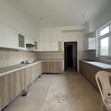 Kitchen in 4 BHK Builder Floor at BPTP Amstoria, Sector 102 – for Rent