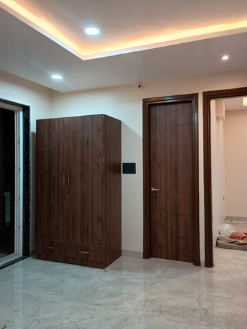 Room in 3 BHK Builder Floor at DLF Vibhuti Khand, Gomti Nagar – for Rent