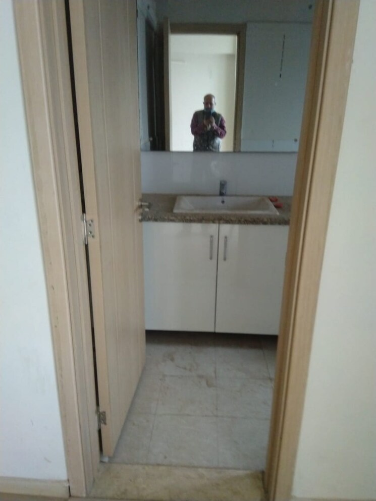 Bathroom, dlf-new-town-heights-iii 4 Bedroom 2364 Sq.Ft. Apartment In Sector 91 Gurgaon 8123646