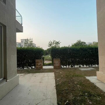 Balcony in 4 BHK Builder Floor at BPTP Amstoria, Sector 102 – for Rent