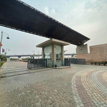 4 BHK Builder Floor – Exterior View View at BPTP Amstoria, Sector 102 - for Rent