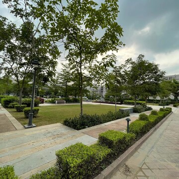 4 BHK Builder Floor – Garden View at BPTP Amstoria, Sector 102 - for Rent
