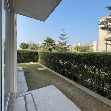 Balcony in 4 BHK Builder Floor at BPTP Amstoria, Sector 102 – for Rent