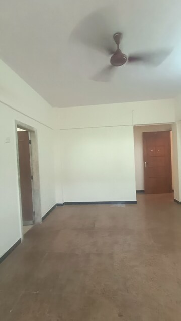Room in 2 BHK Apartment at Ekta Elegance, Borivali West – for Rent