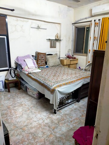 Bedroom in 1 BHK Apartment at Vile Parle East – for Rent