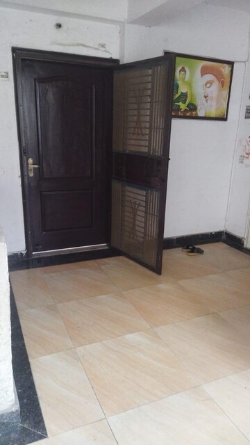 Room in 2 BHK Apartment at Paramount Orchid, Sain Vihar – for Rent
