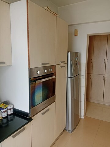 Room in 2 BHK Apartment at DLF Regency Park I, Dlf Phase iv – for Rent
