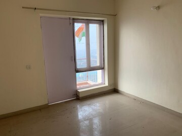 Room in 3 BHK Apartment at Shiv Sai Ozone Park, Sector 86 – for Rent