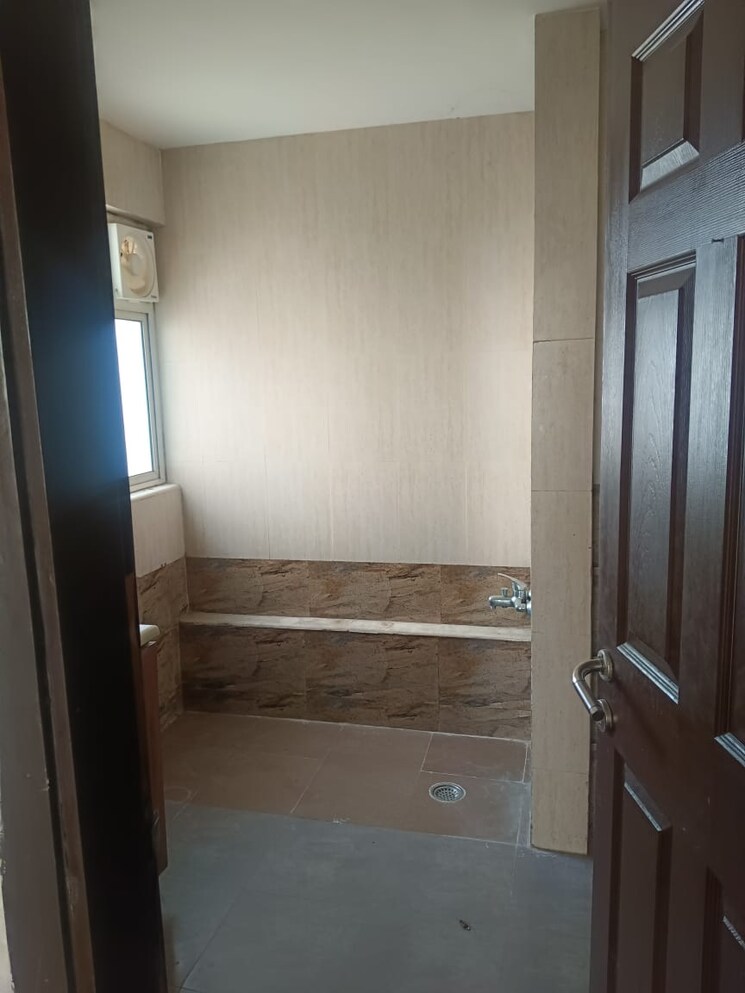 Bathroom, unitech-harmony 4 Bedroom 3329 Sq.Ft. Apartment In Sector 50 Gurgaon 8123905