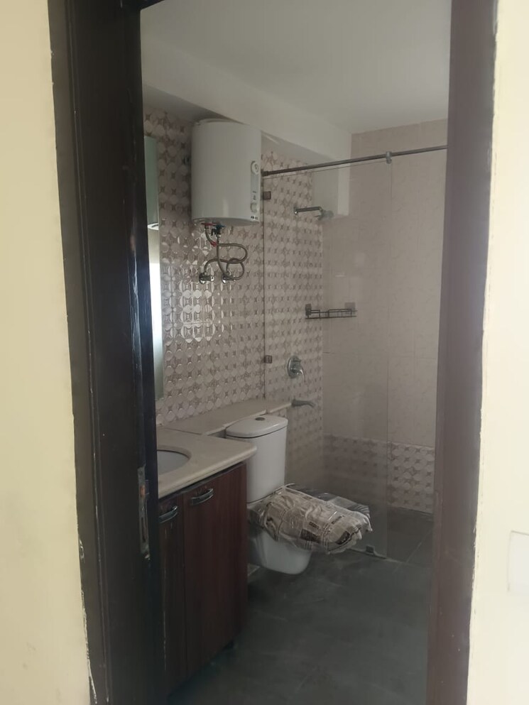 Bathroom, unitech-harmony 4 Bedroom 3329 Sq.Ft. Apartment In Sector 50 Gurgaon 8123905