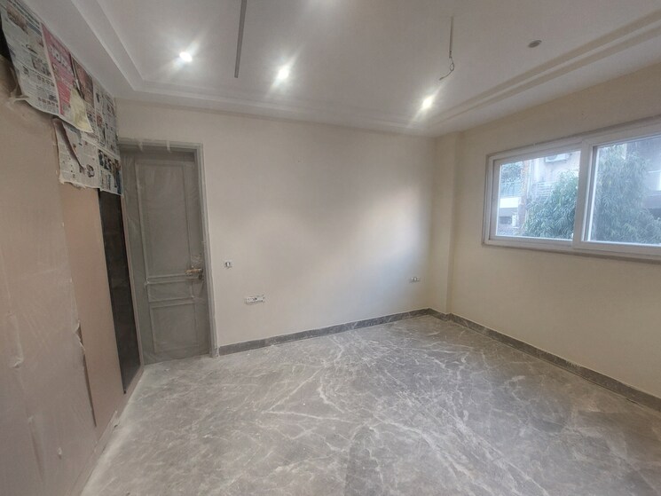 Room, model town phase 2 4 Bedroom 250 Sq.Yd. Builder Floor In Model Town Phase 2 Delhi 8123922