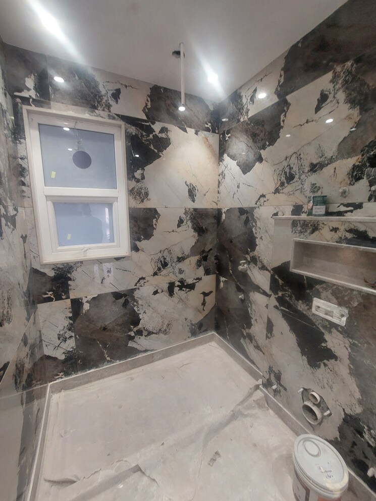 Bathroom, model town phase 2 4 Bedroom 250 Sq.Yd. Builder Floor In Model Town Phase 2 Delhi 8123922