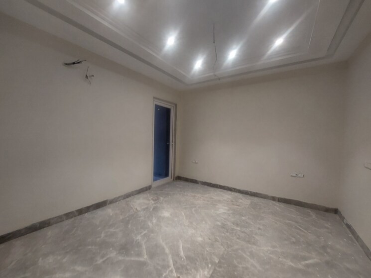 Room, model town phase 2 4 Bedroom 250 Sq.Yd. Builder Floor In Model Town Phase 2 Delhi 8123922