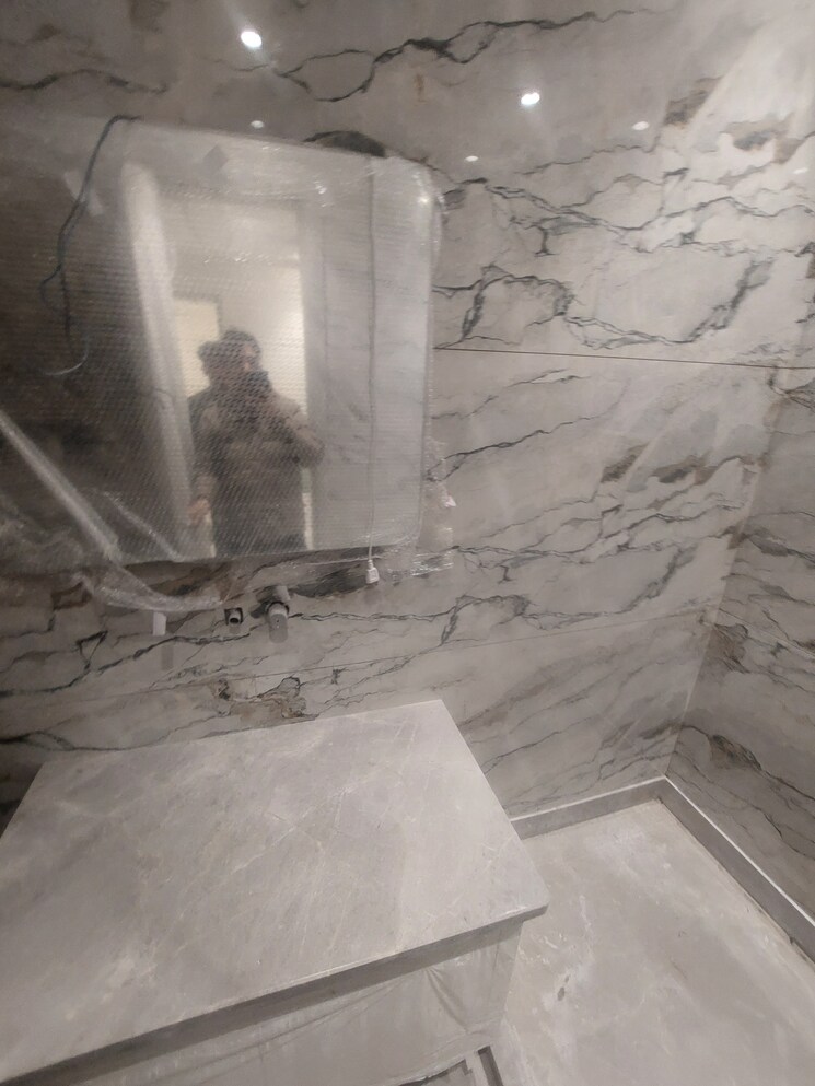 Bathroom, model town phase 2 4 Bedroom 250 Sq.Yd. Builder Floor In Model Town Phase 2 Delhi 8123922