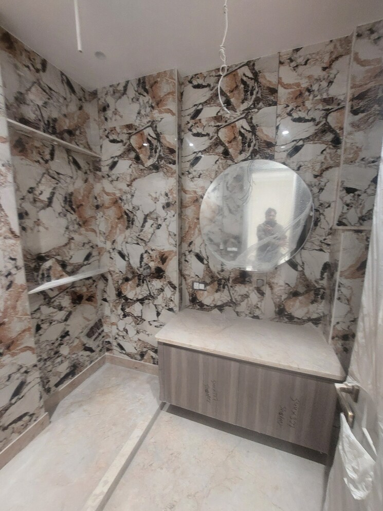 Bathroom, model town phase 2 4 Bedroom 250 Sq.Yd. Builder Floor In Model Town Phase 2 Delhi 8123922