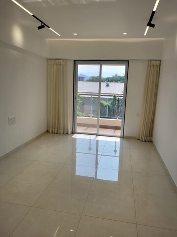 Room in 4 BHK Apartment at Horizon Highgrove, Mundhwa – for Sale