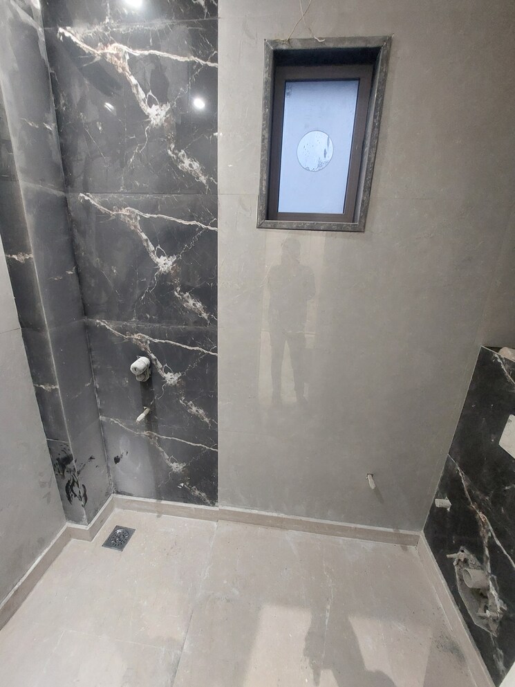 Attached Bathroom, mukherjee nagar 3 Bedroom 160 Sq.Yd. Builder Floor In Mukherjee Nagar Delhi 8123994
