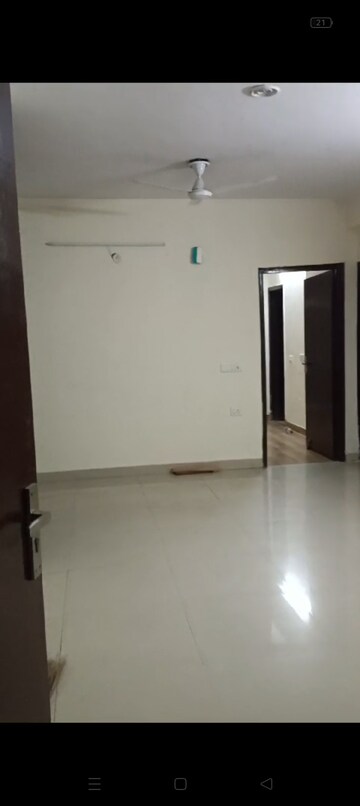 Room in 3 BHK Apartment at Proview Officer City, Raj Nagar Extension – for Rent