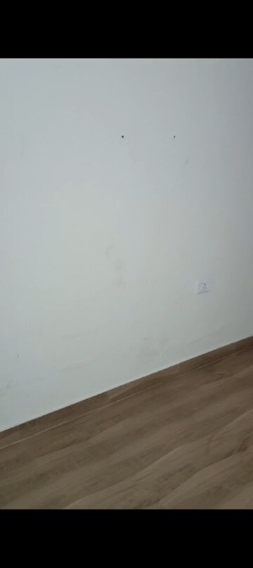 Room in 3 BHK Apartment at Proview Officer City, Raj Nagar Extension – for Rent
