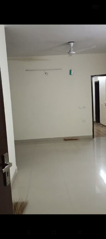 Room in 3 BHK Apartment at Proview Officer City, Raj Nagar Extension – for Rent