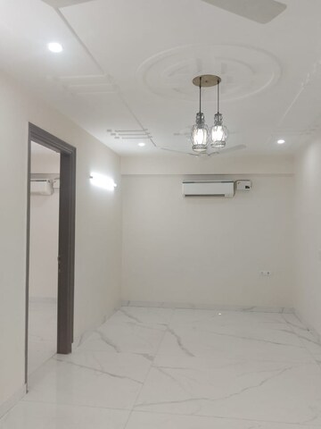 Room in 3 BHK Apartment at Gaur City 2 - 12th Avenue, Sector 16c Greater Noida – for Sale