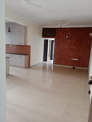 Room in 3 BHK Apartment at Antriksh Golf View, Sector 78 – for Rent