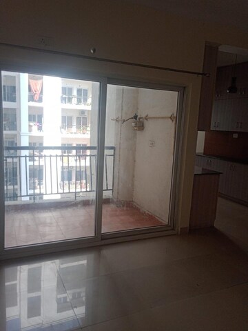 Room in 3 BHK Apartment at Antriksh Golf View, Sector 78 – for Rent