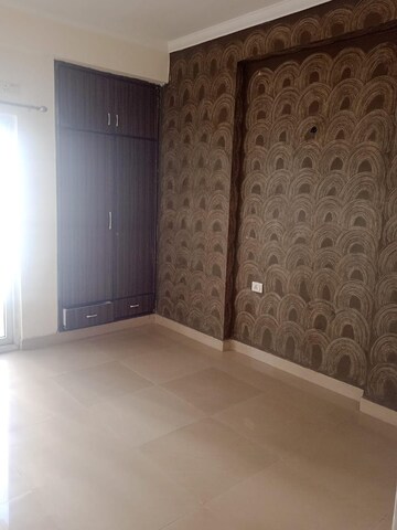 Room in 3 BHK Apartment at Antriksh Golf View, Sector 78 – for Rent