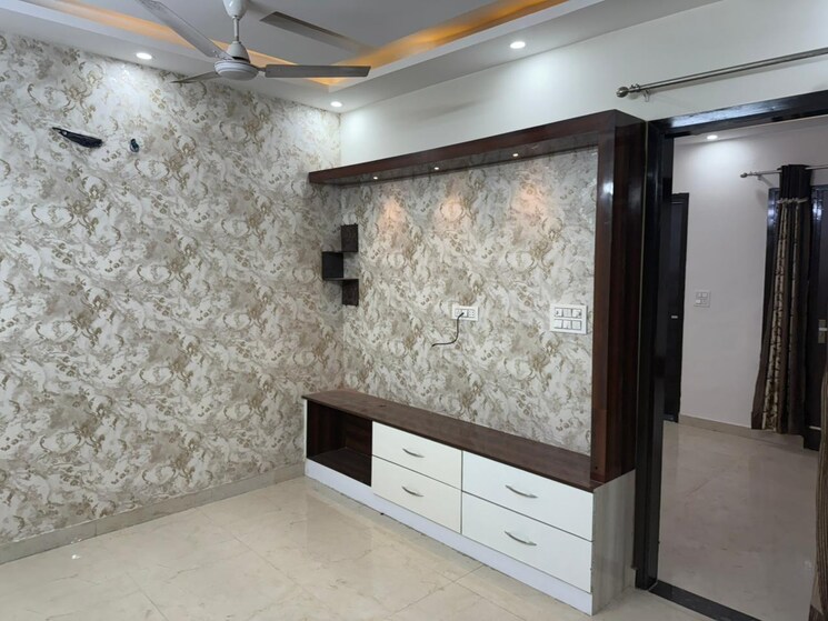 Room, dhakoli village 4 Bedroom 1200 Sq.Ft. Builder Floor In Dhakoli Village Zirakpur 8124117
