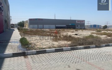 Plot For Sale in Sector 82