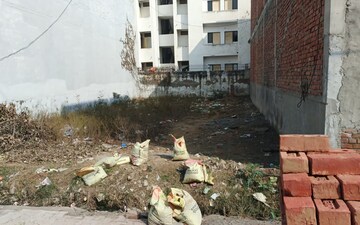 Plot For Sale in Sector 82