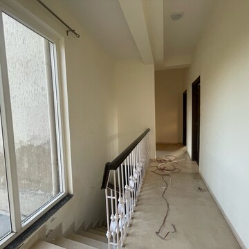 Room in 4 BHK Builder Floor at BPTP Amstoria, Sector 102 – for Rent