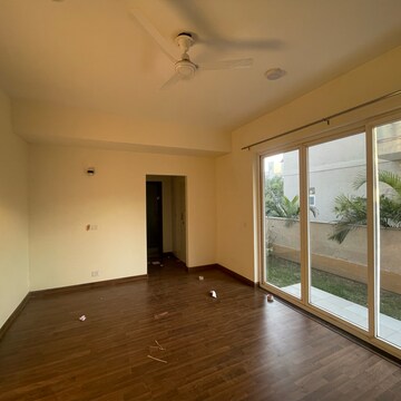Room in 4 BHK Builder Floor at BPTP Amstoria, Sector 102 – for Rent