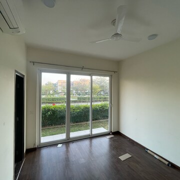 Room in 4 BHK Builder Floor at BPTP Amstoria, Sector 102 – for Rent