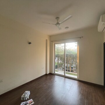 Room in 4 BHK Builder Floor at BPTP Amstoria, Sector 102 – for Rent