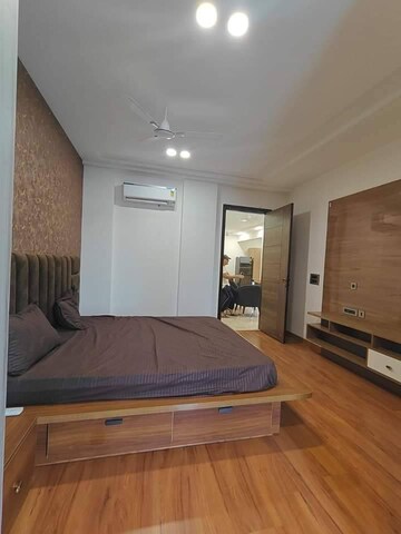 Room in 3 BHK Apartment at Adhyapak Nagar – for Rent